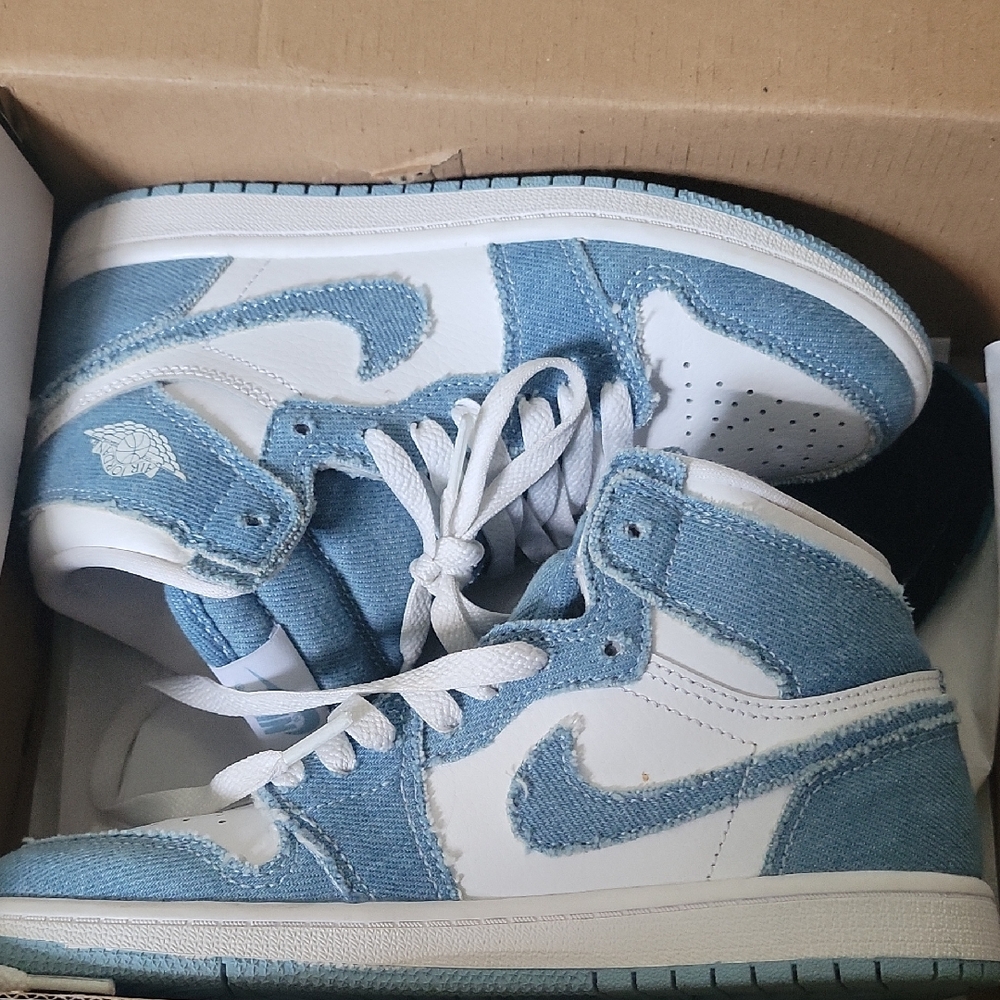 Jordan Kids Sneakers in Blue and White